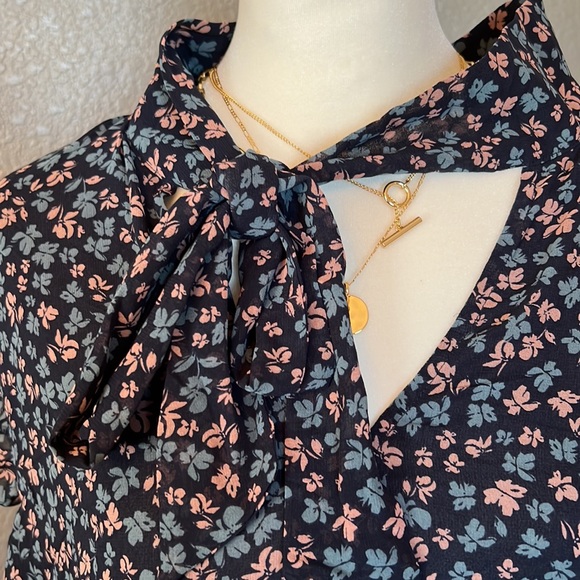 Ann Taylor Factory flutter sleeve floral blouse - size XL - Picture 2 of 4